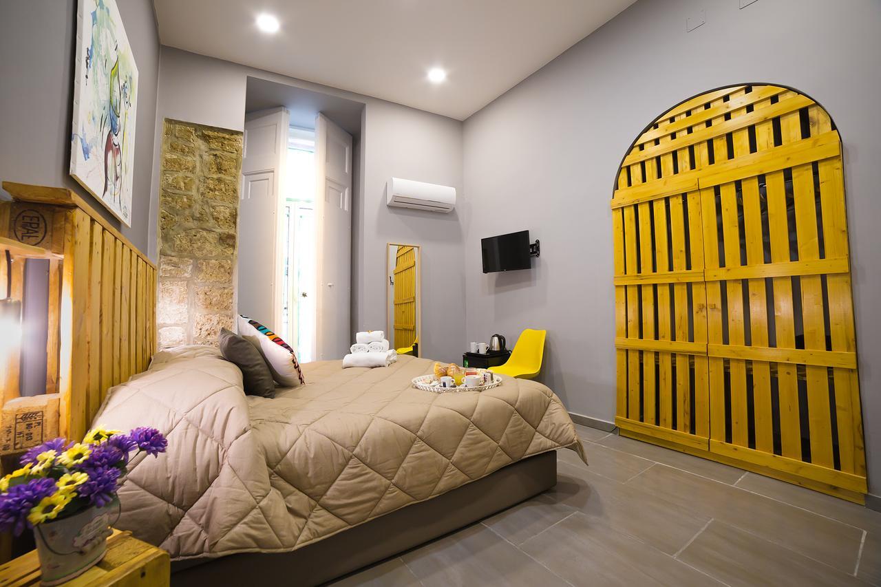 Le 4 Stagioni Dante'S Suites H Napoli Centro, By Clapa Group Exterior photo
